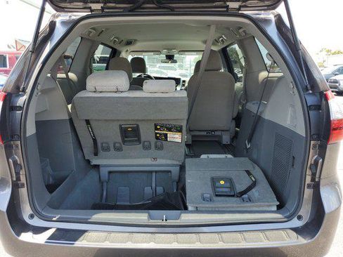 Certified 2020 Toyota Sienna L image 5