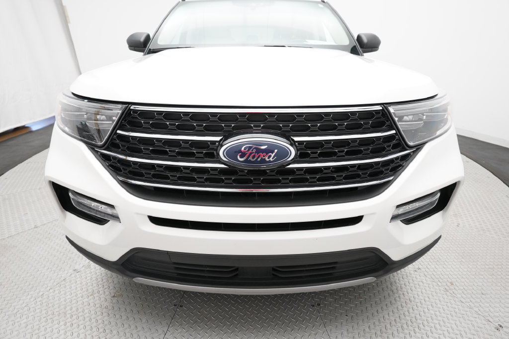 Used 2021 Ford Explorer XLT w/ Equipment Group 202A AWD/4WD image 22