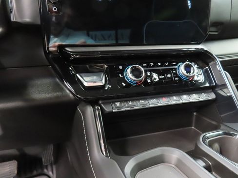 Used 2025 GMC Sierra 2500 AT4X image 68