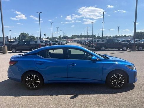 Used 2024 Nissan Sentra SV FWD image 8
