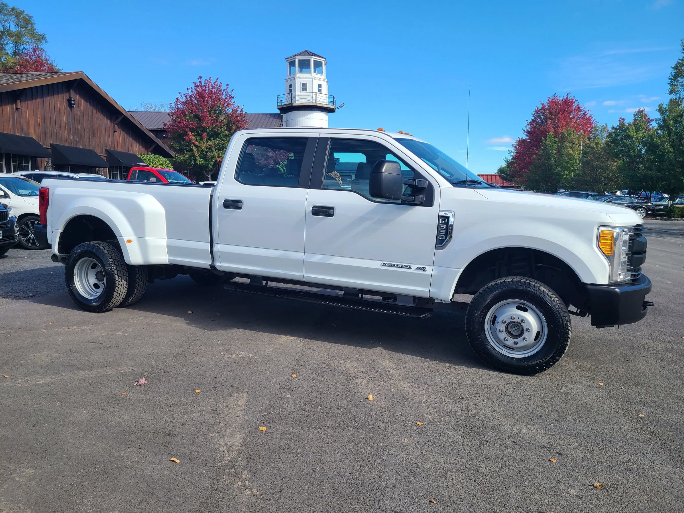 Used 2017 Ford F350 XL w/ Snow Plow/Camper Package AWD/4WD image 2