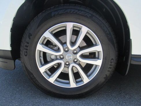 Used 2015 Nissan Pathfinder SV AWD/4WD image 8