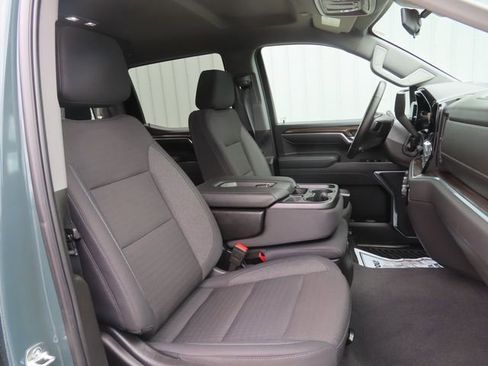 Used 2025 Chevrolet Silverado 1500 LT AWD/4WD image 25