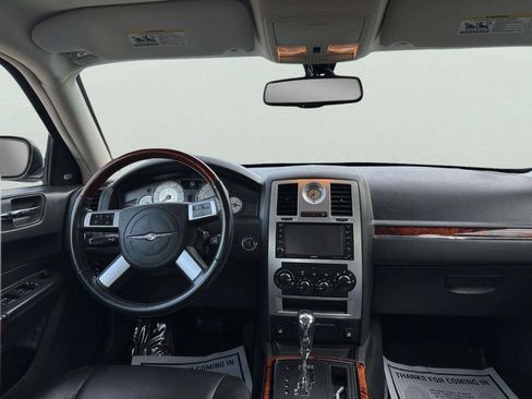 Used 2010 Chrysler 300 C w/ Luxury Group II RWD image 22