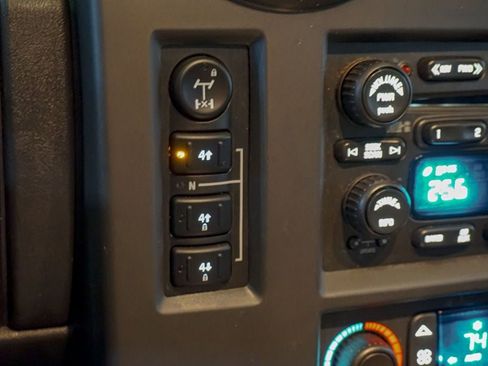 Used 2005 HUMMER H2 w/ Preferred Equipment Group image 24