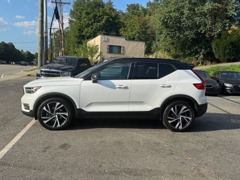 Used 2019 Volvo XC40 T5 R-Design image 4