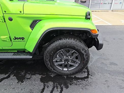 New 2026 Jeep Gladiator Sport AWD/4WD image 10