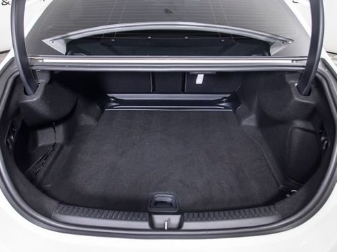 Used 2025 Mercedes-Benz E 350 4MATIC Sedan image 8