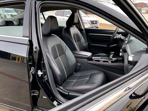 Used 2024 Nissan Altima 2.5 SR image 9