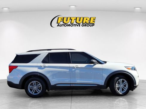 Used 2020 Ford Explorer XLT image 4