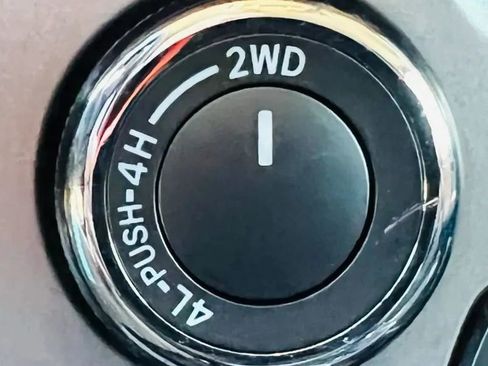 Used 2018 Toyota Tacoma SR5 image 19