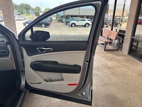Used 2025 Kia Sportage EX w/ Premium Package FWD image 19