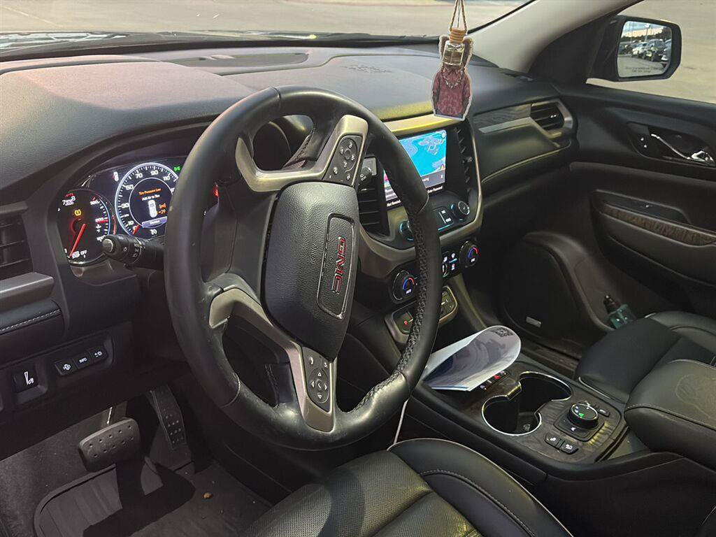 Used 2023 GMC Acadia Denali w/ Denali Ultimate Package FWD image 2