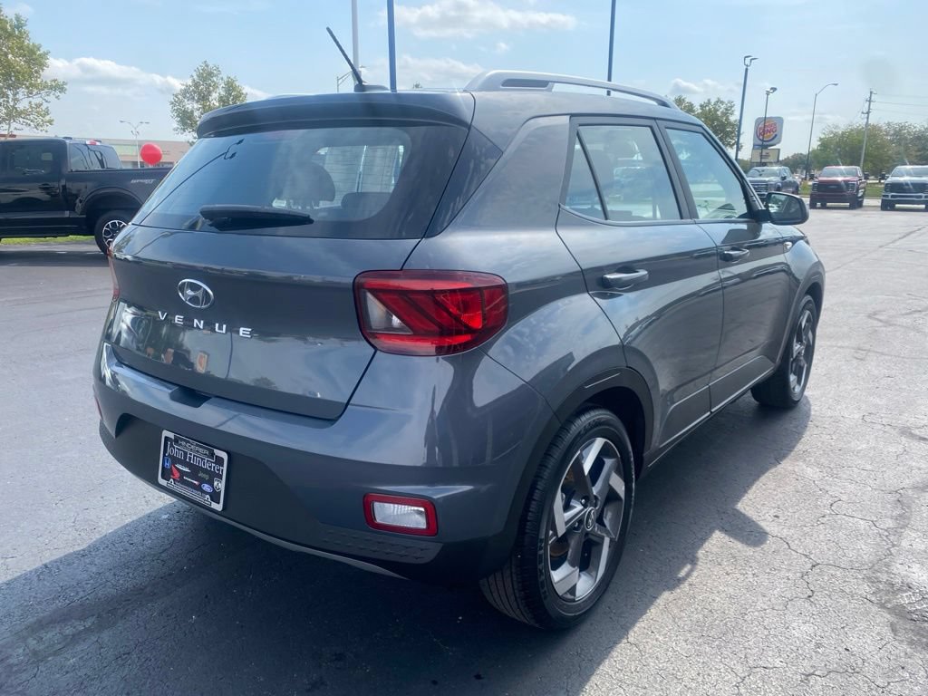 Used 2025 Hyundai Venue SEL FWD image 3