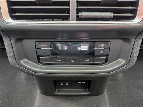 Used 2024 Volkswagen Atlas Peak Edition SE AWD/4WD image 17