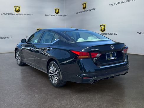 Used 2023 Nissan Altima 2.5 SV w/ SV Premium Package FWD image 3
