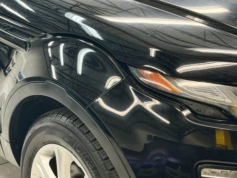 Used 2018 Land Rover Range Rover Evoque SE Premium image 6