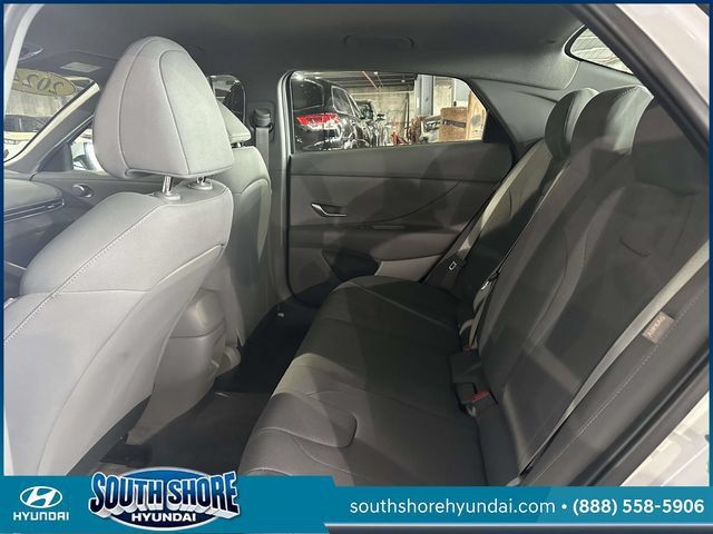 Certified 2024 Hyundai Elantra SE FWD image 13