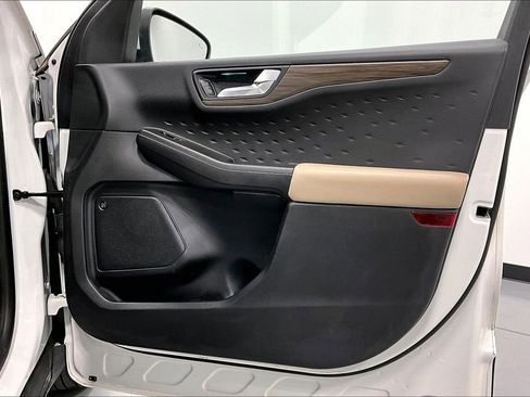 Used 2020 Ford Escape Titanium image 23