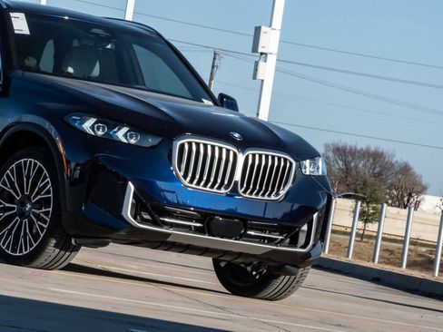 New 2026 BMW X5 xDrive40i w/ Climate Comfort Package image 3
