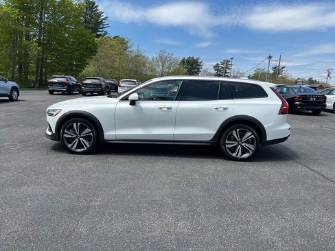 Certified 2025 Volvo V60 B5 Cross Country Plus AWD/4WD image 2