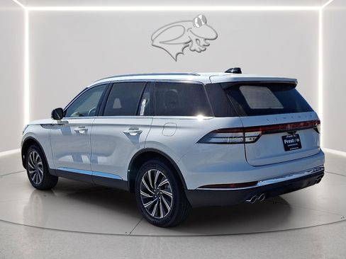 New 2026 Lincoln Aviator AWD image 2