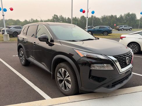 Used 2021 Nissan Rogue SV AWD/4WD image 3