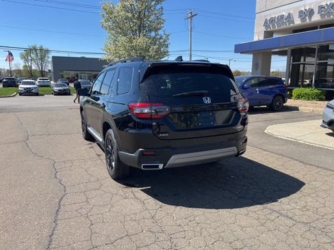 Used 2025 Honda Pilot Touring image 10