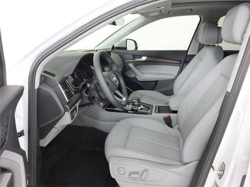 Used 2022 Audi Q5 2.0T Premium w/ Convenience Package AWD/4WD image 12