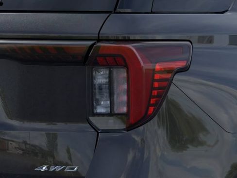 Used 2026 Ford Explorer Active AWD/4WD image 21