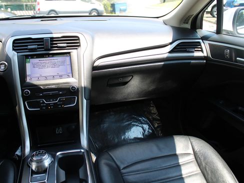 Used 2019 Ford Fusion SE image 11