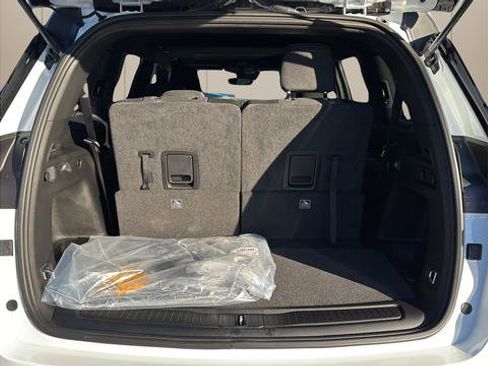 New 2025 Jeep Grand Cherokee L Laredo image 14