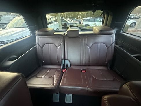 Used 2024 Ford Expedition Limited image 11