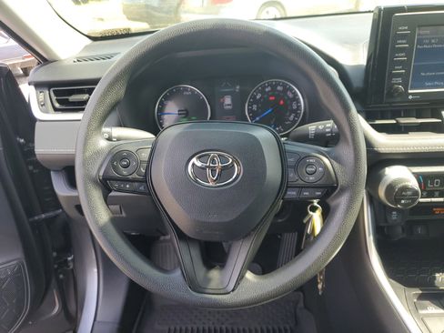 Used 2022 Toyota RAV4 LE image 25