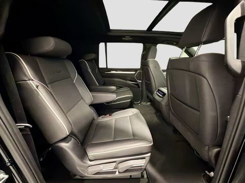 Used 2025 Cadillac Escalade ESV Premium Luxury image 25