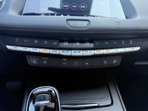 Used 2020 Cadillac XT4 Premium Luxury FWD image 28