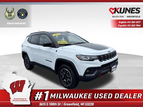 Used 2025 Jeep Compass Trailhawk AWD/4WD image 1