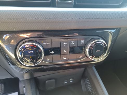 Used 2024 Chevrolet TrailBlazer LT w/ Convenience Package AWD/4WD image 13