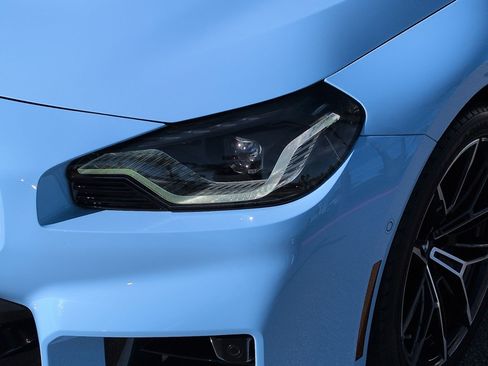 Used 2025 BMW M2 w/ Lighting Package image 6
