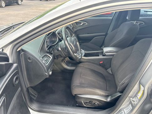 Used 2015 Chrysler 200 Limited w/ Convenience Group FWD image 9