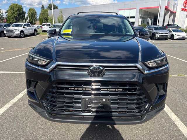 Used 2024 Toyota Grand Highlander AWD image 3