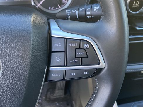 Used 2024 Toyota Highlander LE image 28