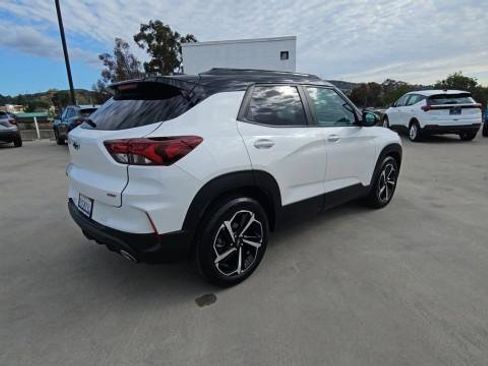 Used 2022 Chevrolet TrailBlazer RS w/ Sun and Liftgate Package FWD image 8