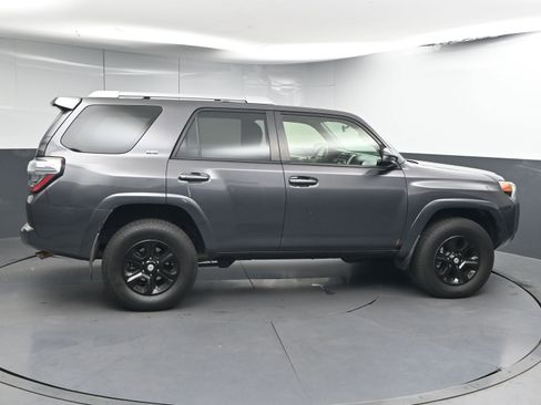 Used 2016 Toyota 4Runner SR5 image 5