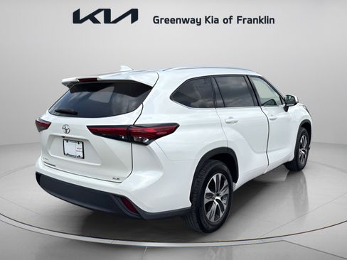Used 2021 Toyota Highlander XLE FWD image 7