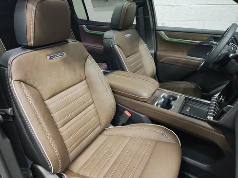 New 2026 GMC Acadia Denali Ultimate w/ LPO, Floor Liner Package image 10