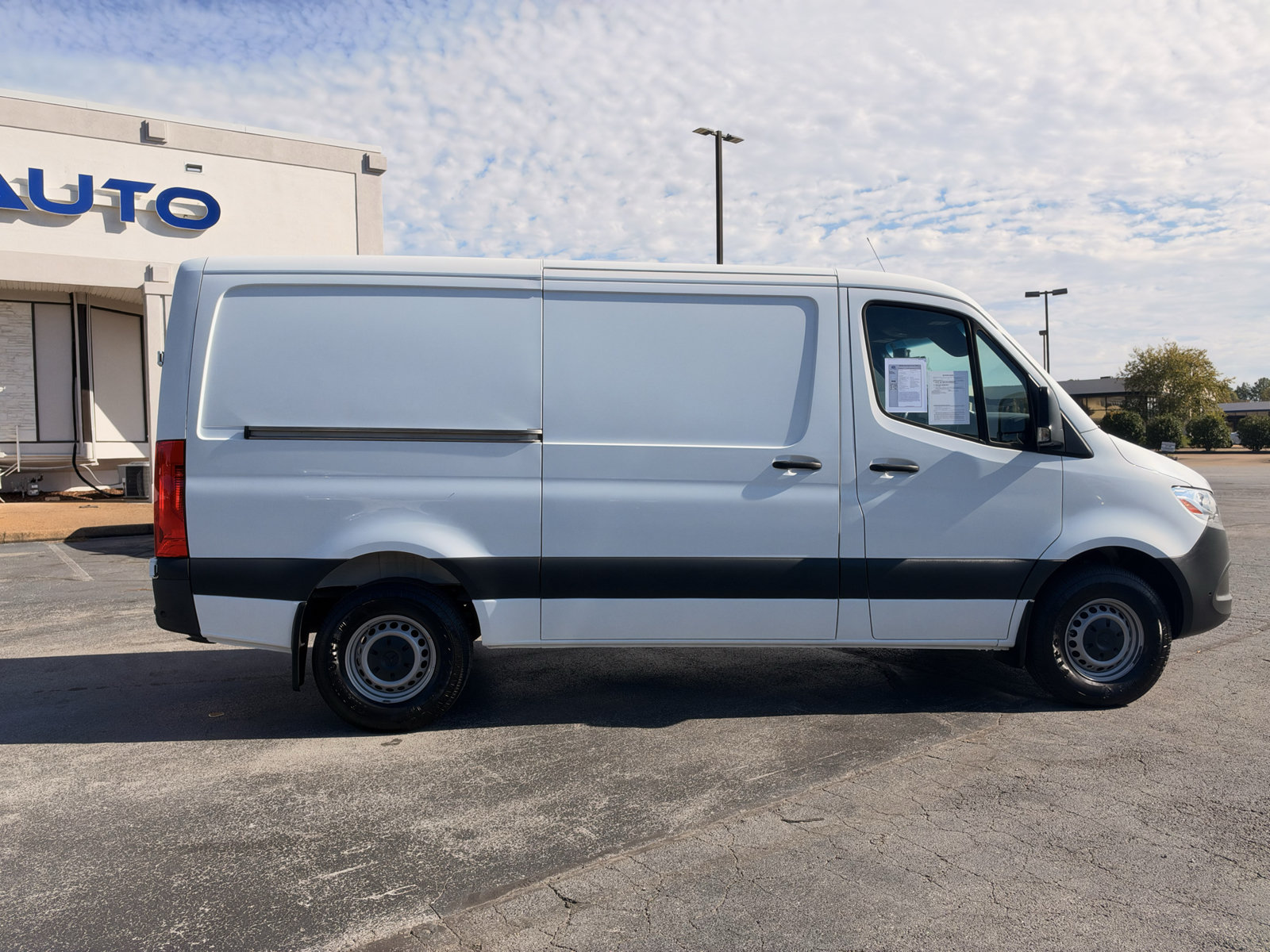 Used 2022 Mercedes-Benz Sprinter 1500 image 8