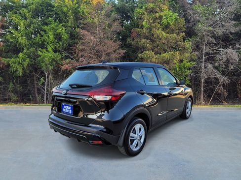 Used 2025 Nissan Kicks Play S FWD image 17