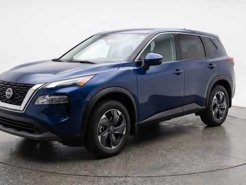 Used 2025 Nissan Rogue SV image 3
