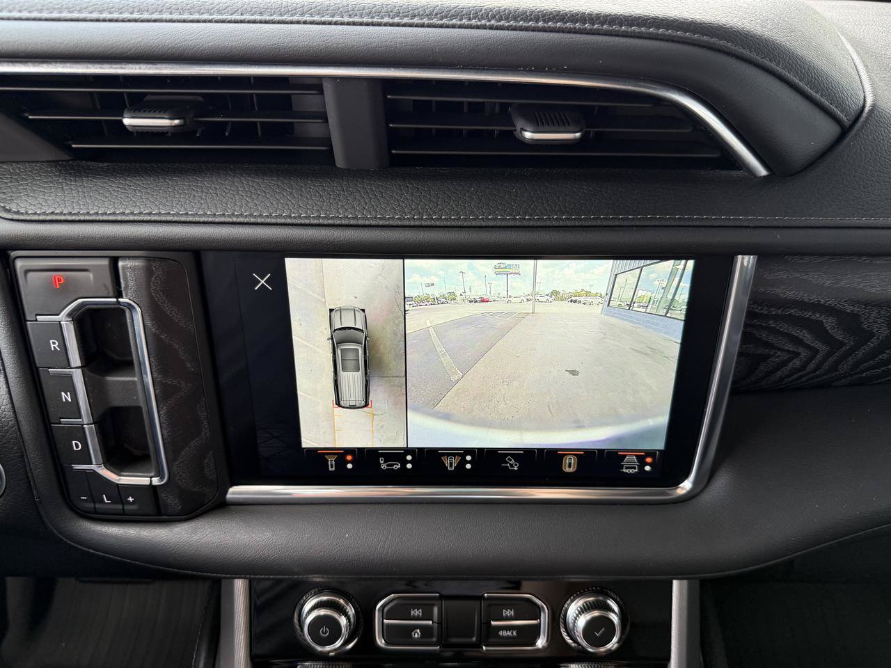 Used 2024 GMC Yukon Denali w/ Advanced Technology Package AWD/4WD image 23